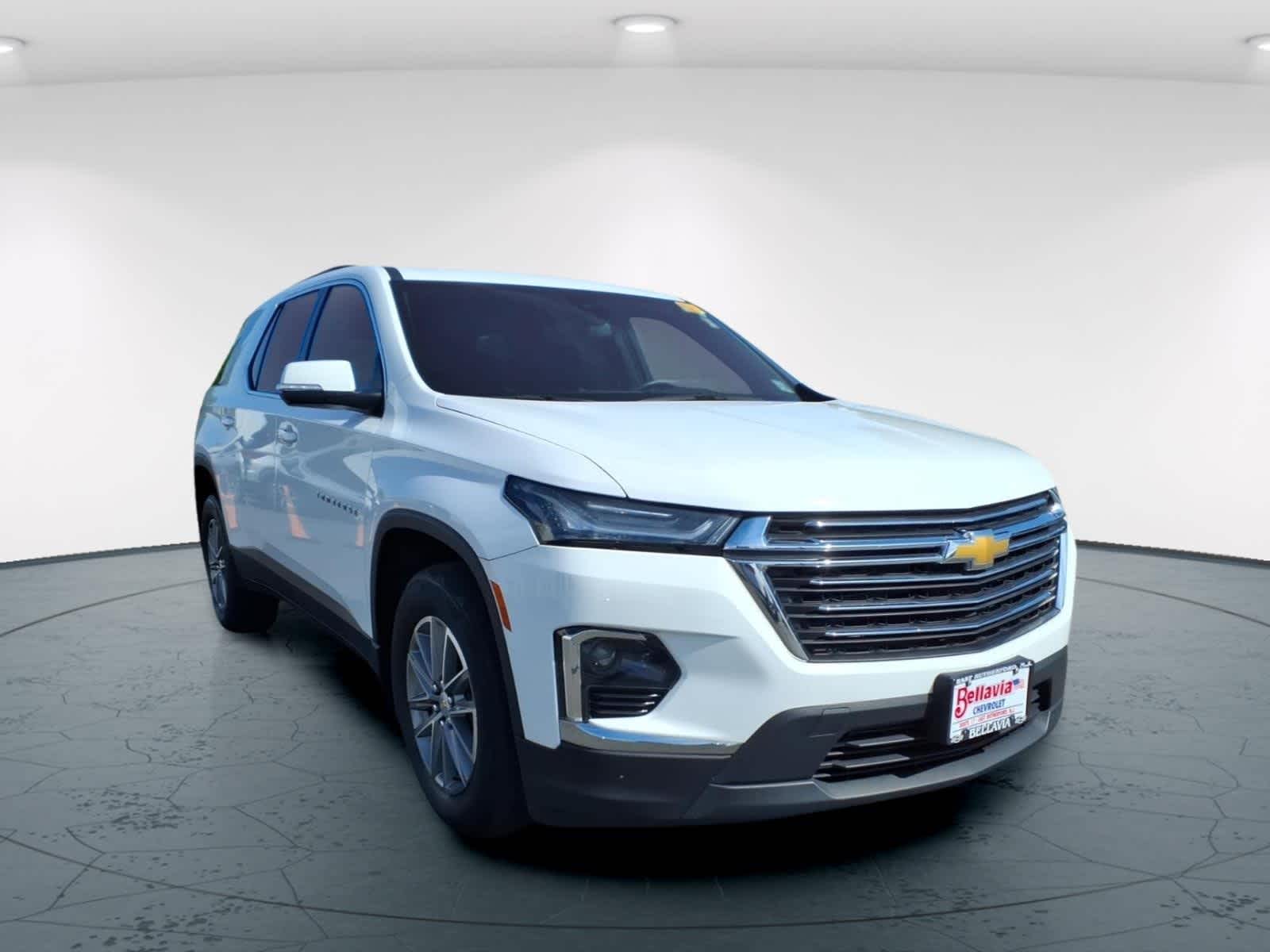 2023 Chevrolet Traverse LT Cloth in Summit White — front three-quarter view